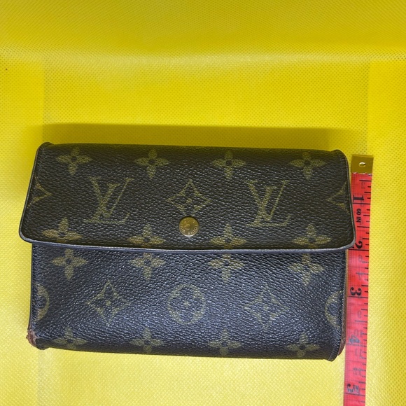 Louis Vuitton Monogram Wallet - Picture 16 of 16